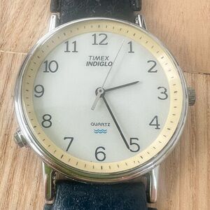 Timex mens silver tone watch NEW BATTERY
